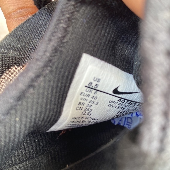 Nike Sneaker Size 8.5 - Picture 5 of 7